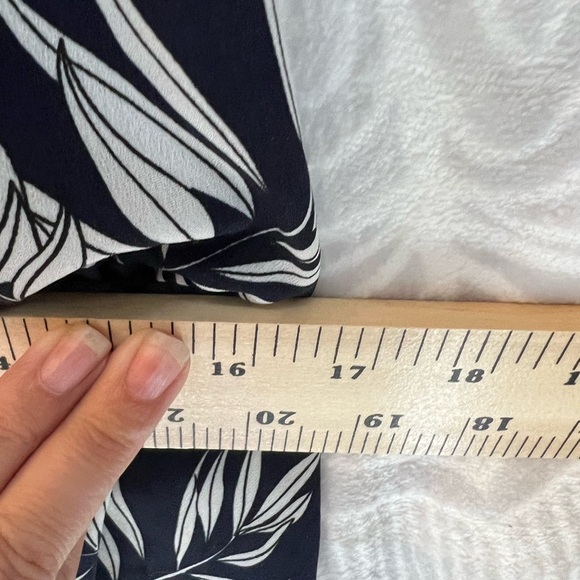 NAVY BLUE FERN WHITE PRINT BOTANICAL ROMPER VACATION EASY FAST COMFORTABLE 1X - Picture 9 of 12